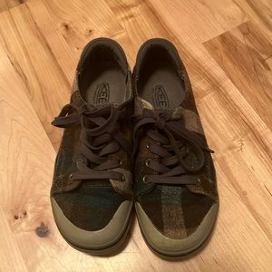KEEN Wool lace up plaid shoes - size 6